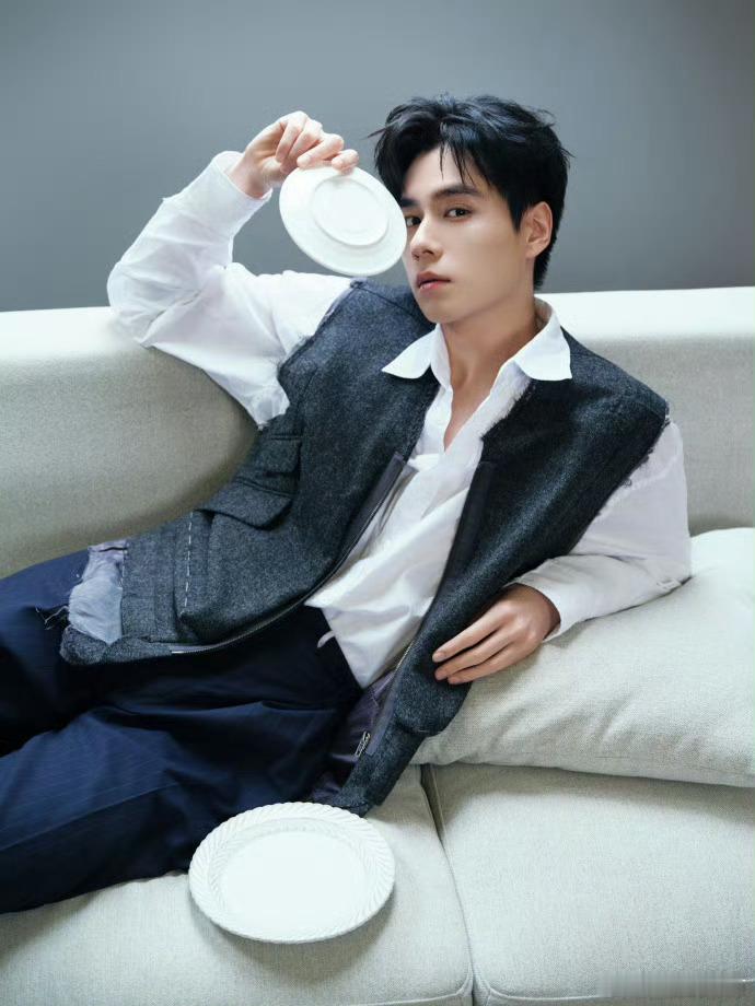 哈哈哈好可爱！粉丝喊“饭撒”，胡一天一脸懵，被问是不是进修过，他：“在挖机机挖职