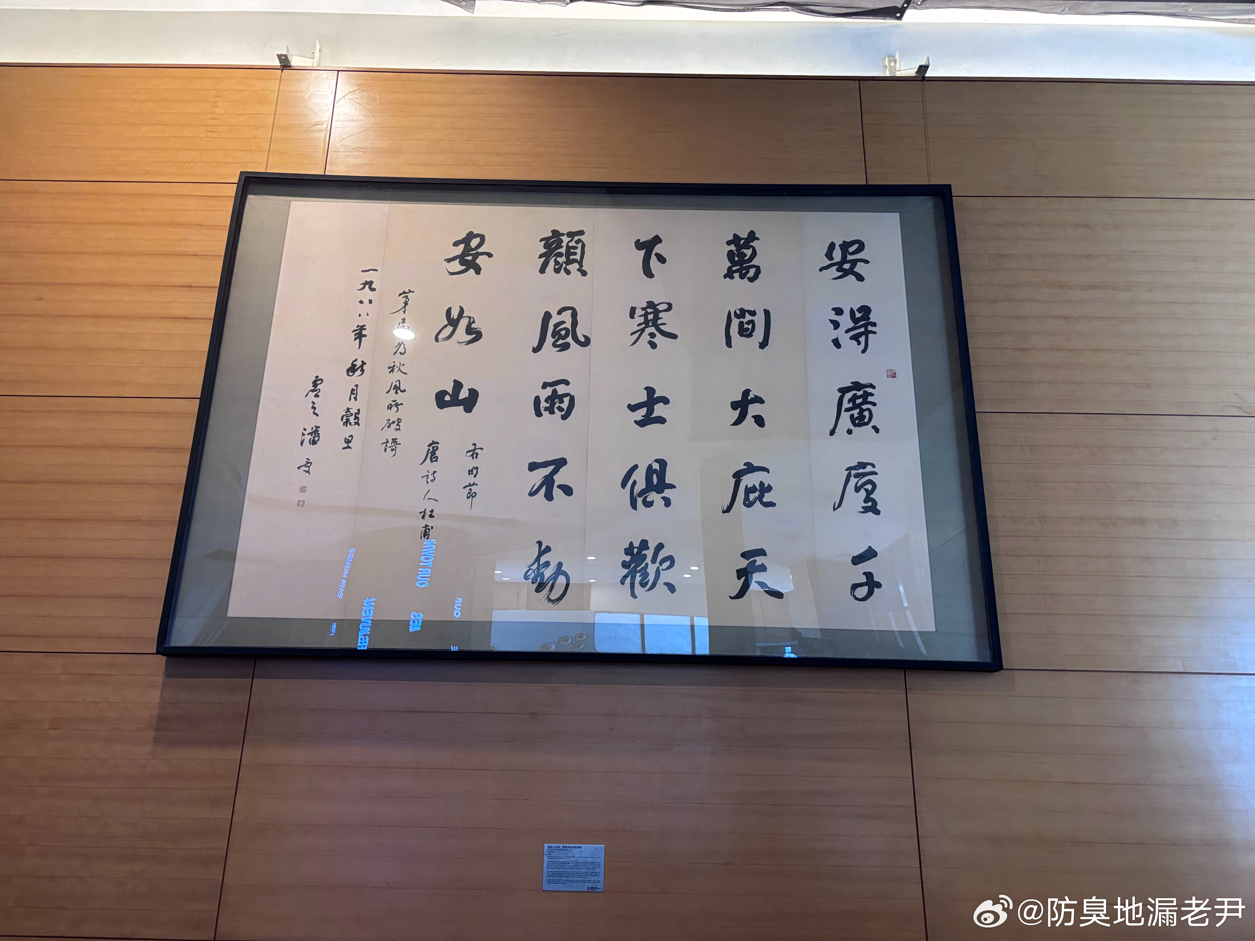 昨天去新加坡建屋发展局（HDB），专门建设政府组屋和管理组屋的部门，大厅内最显眼
