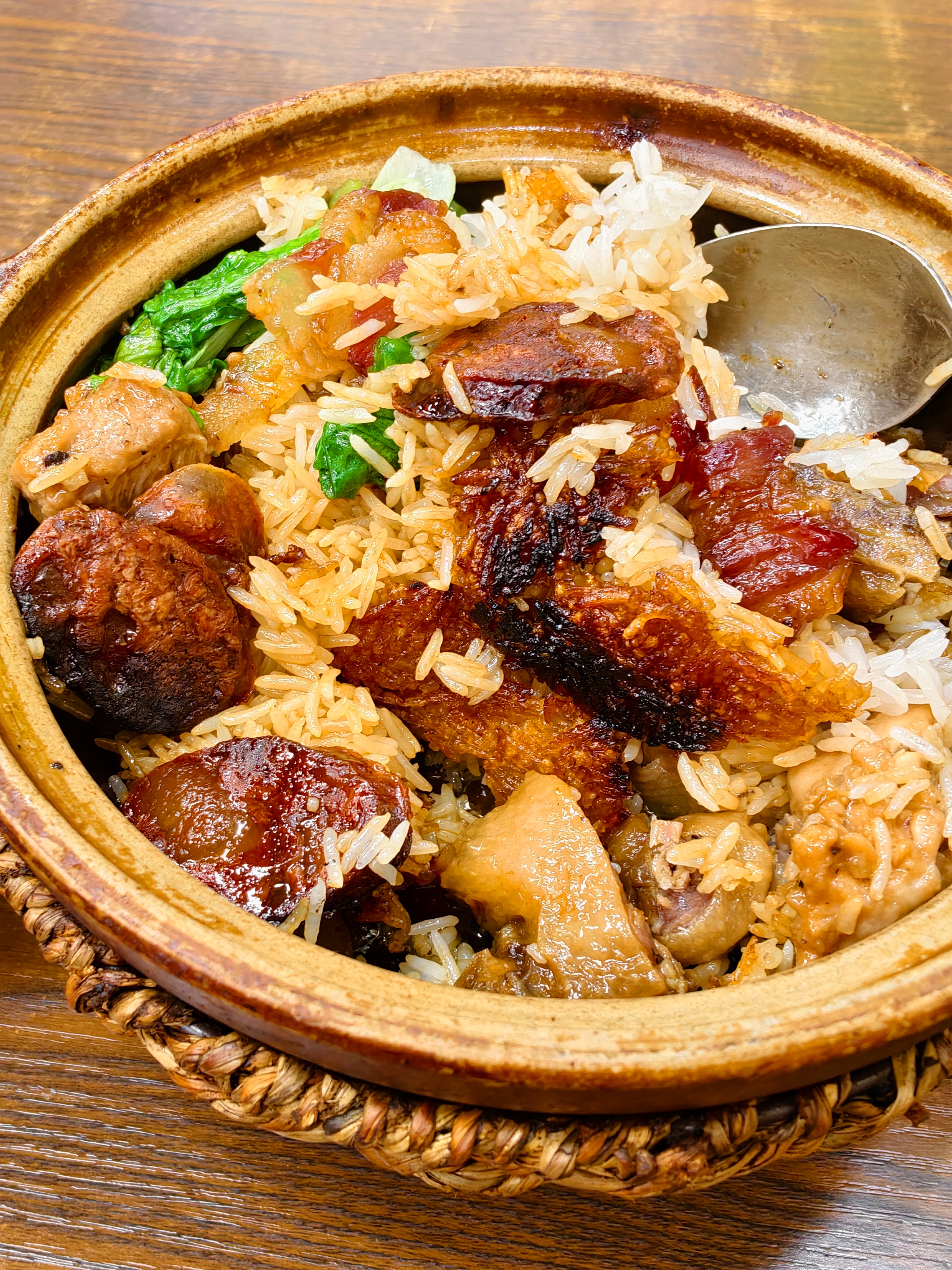 这一碗煲仔饭26块感觉比任丘卖的还便宜点[允悲][允悲][允悲] ​​​