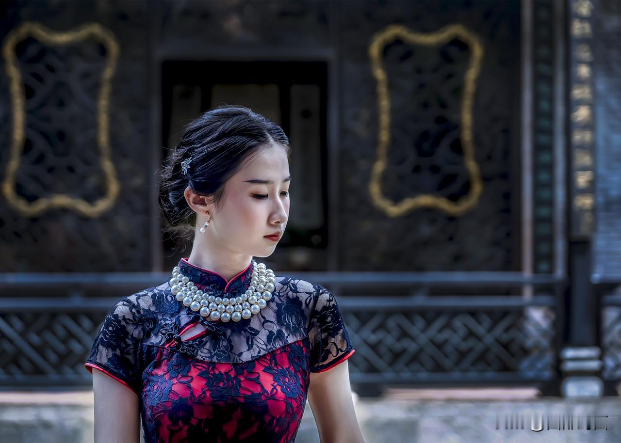 在炎热中寄份清凉，在问候中寄份祝福，愿我们一起与健康同行！高温防暑，心静纳凉，平