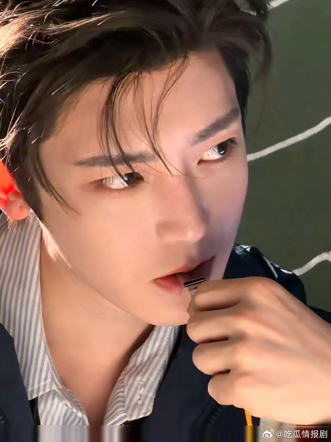 侯明昊实力与帅气兼具，期待新作品！ 