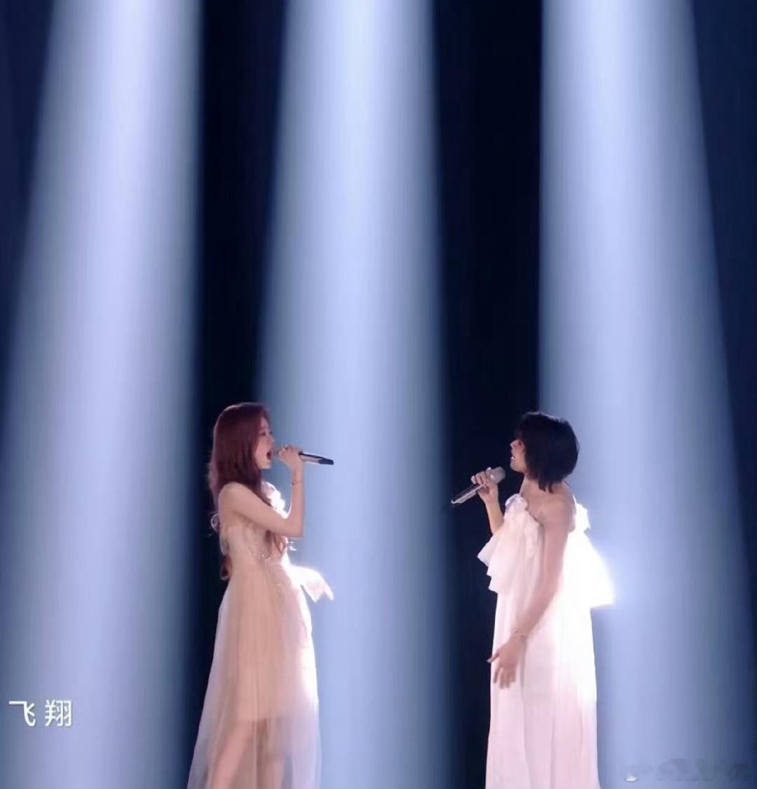 曾沛慈赢了两位姐姐舞台都超燃！期待演唱会，我也是个音乐小迷妹~ 