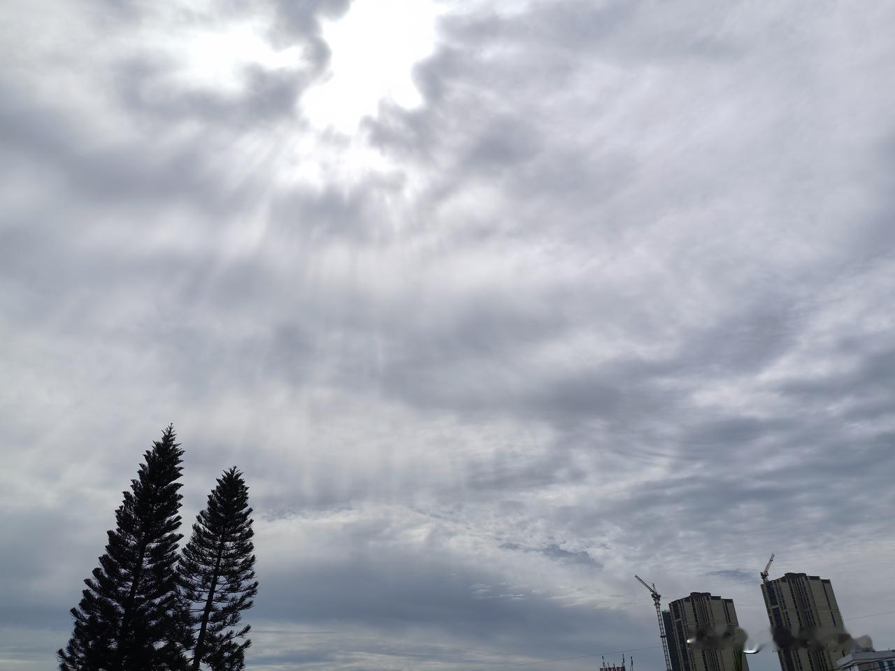 双台风消息！未来几天广东中南部市县降水明显！

今年第13号台风“白海豚”（超强