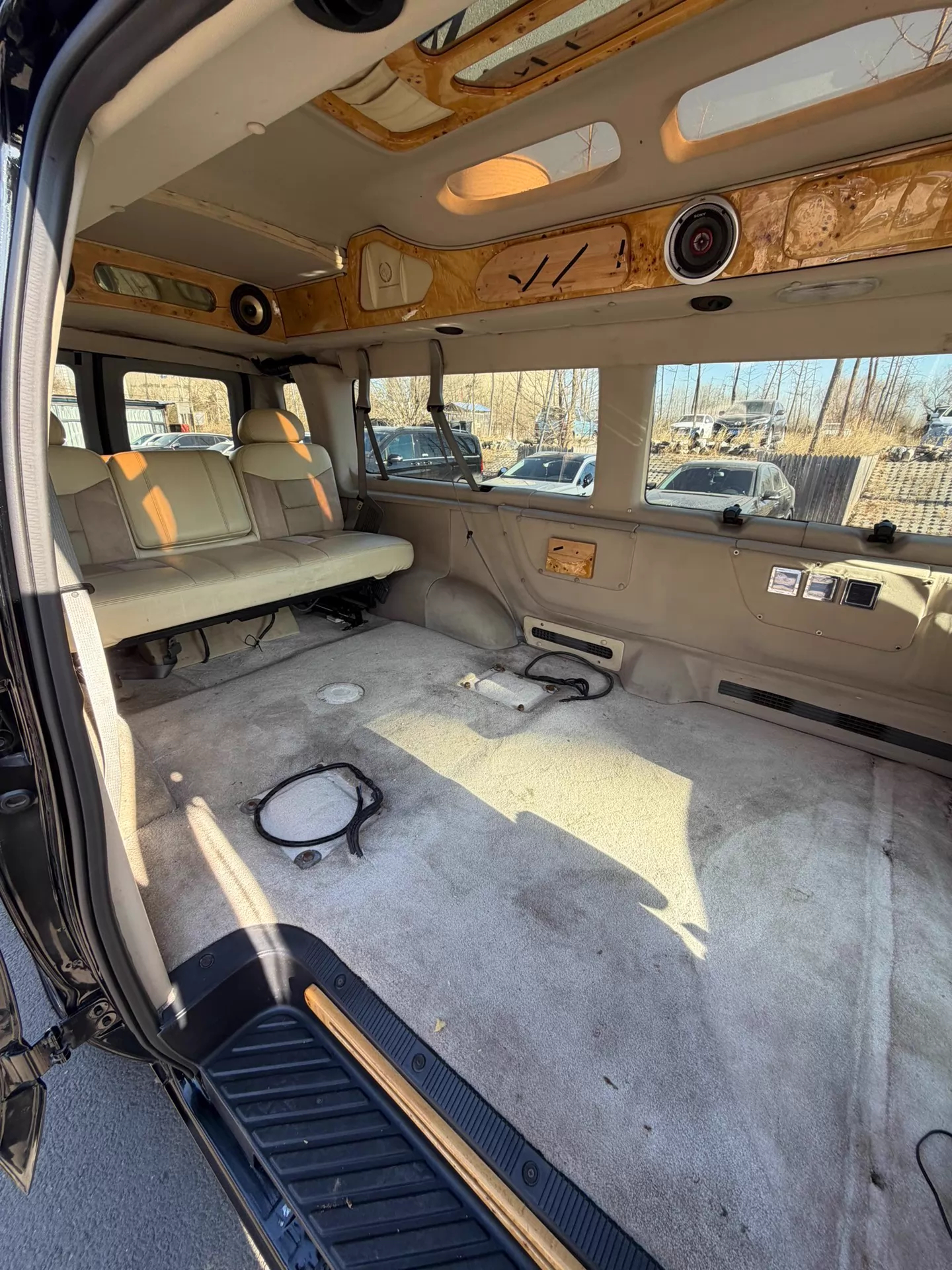 好车分享 其实现在市面上很多这种高顶商务车的还是蛮好恢复的，把这个玻璃钢顶拆了，