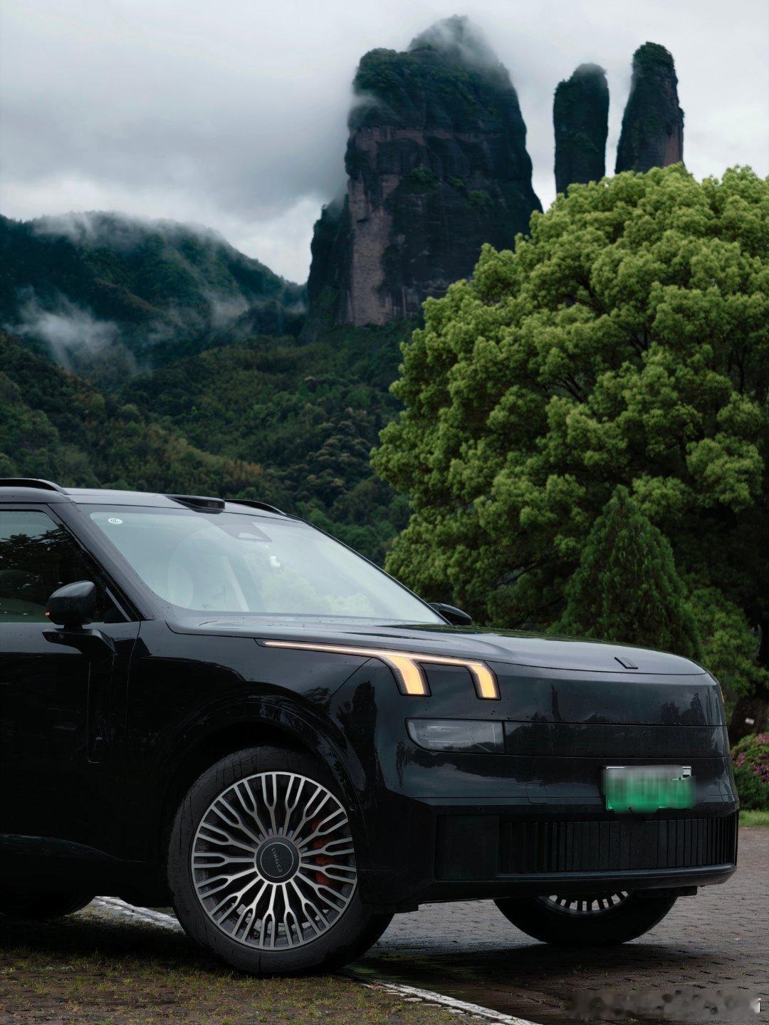 领克900这车还是挺好的！去年上市之前就去中汽研看过他们的座椅测试，当时也都只是