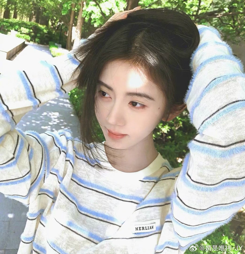 鞠婧祎  jjy鞠婧祎阿黛 jjy鞠婧祎来战 “喜欢是毫无理由的护短和潜意识的偏