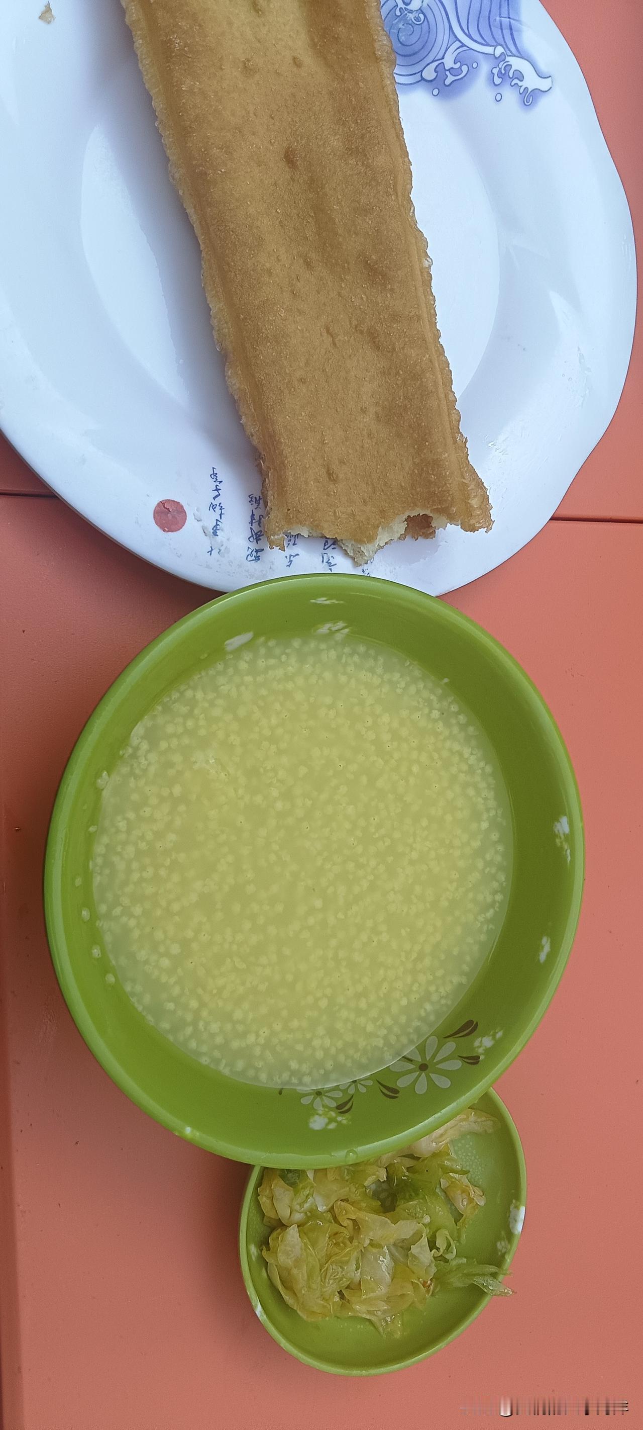 吃个早点，报个到。简单最好