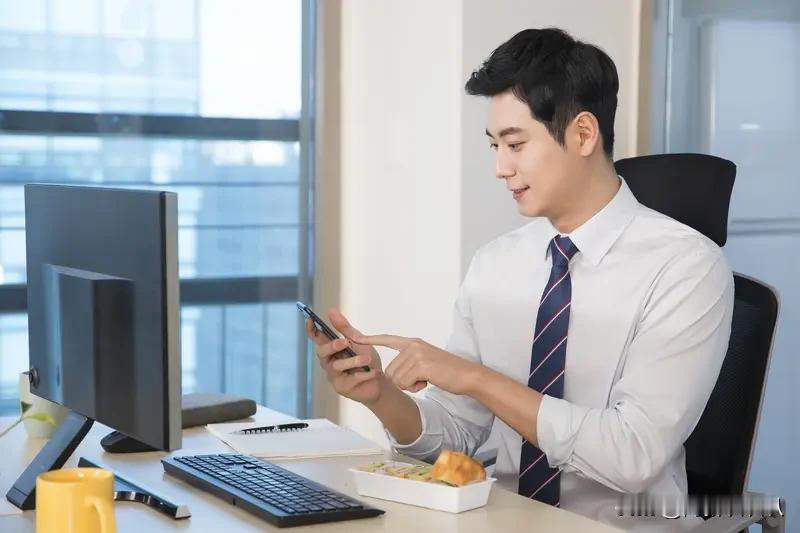 男人上班带饭一点都不丢人！以前我在外企上班，有俩香港经理，待遇好得公司都给租房，