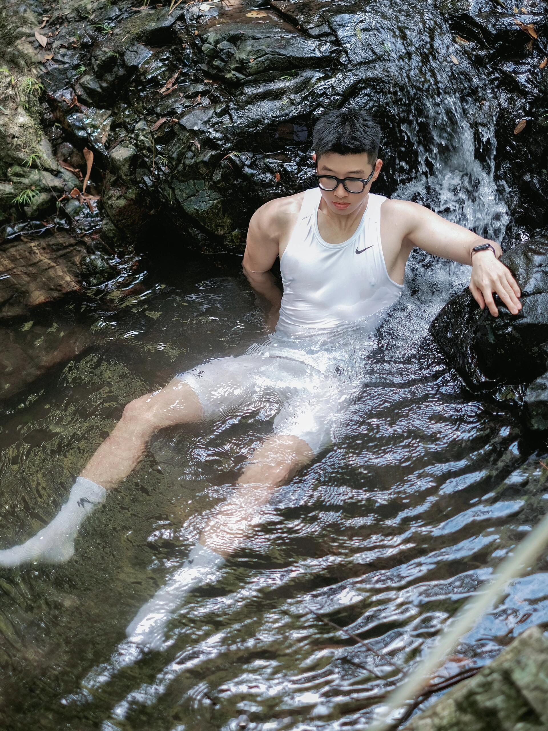 避暑的好办法是泡在水里。传送门丨是胖子呀 ​​​