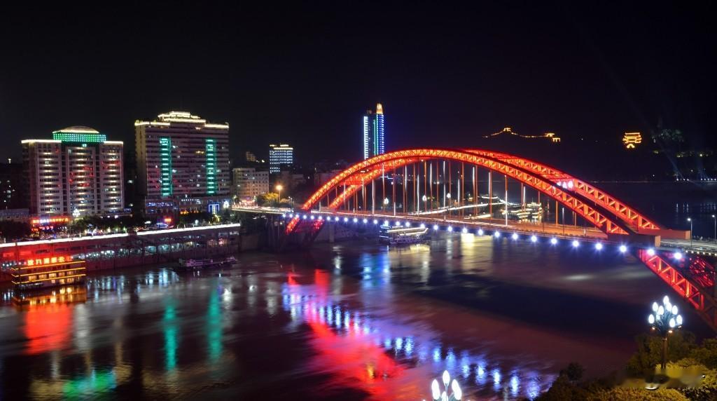 2015年11月，四川宜宾二手房均价6844元；
2016年11月，四川宜宾二手