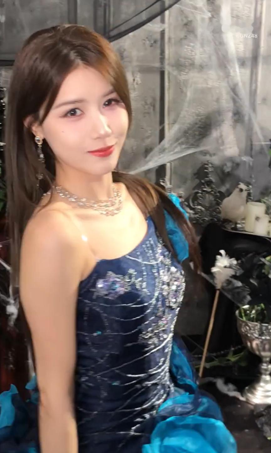 速报第二远远不够，.GNZ48朱怡欣把“争一”两个字刻进了整个七月。7月11日《