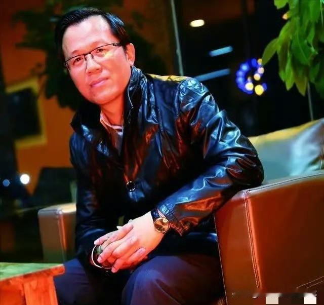 看来卓伟和喻恩泰杠上了。

喻恩泰方面说卓伟侵犯他的隐私权，对他进行长达数月的跟