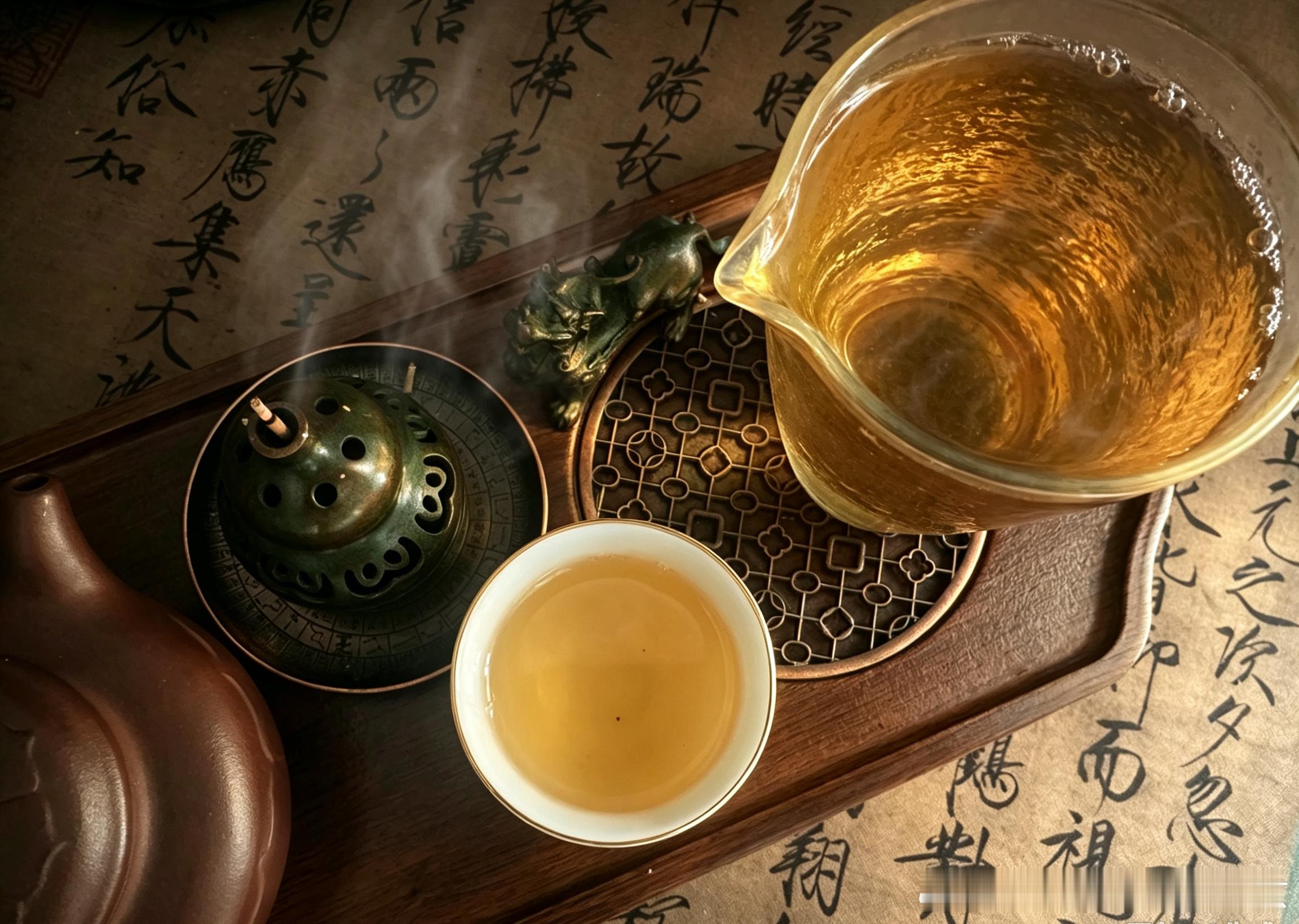 经济下行期，工作难做、薪资微薄，房贷、养家的压力压得人喘不过气。很多人站在十字路