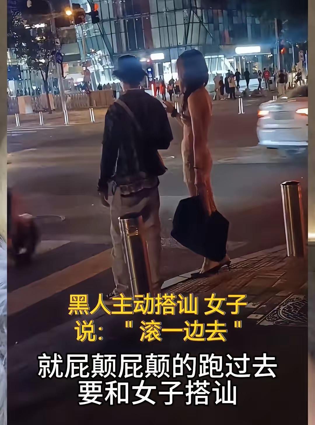 这位小姐姐才是中国女性该有的样子！
一位漂亮的小姐姐在路边等红灯，这一幕被旁边一