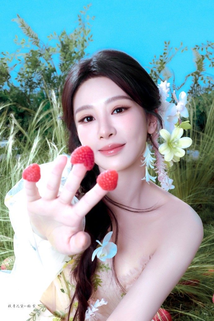 杨紫家业 杨紫李祯 好想牵你的手，去看晨曦带露的玫瑰；好想牵你的手，去看夜晚瞬间