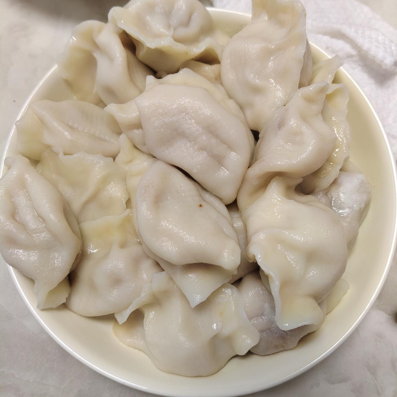 吃饺子，论个头论味道，俺们山东顶呱呱！

白菜肉是山东饺子的代表，这份是20个大