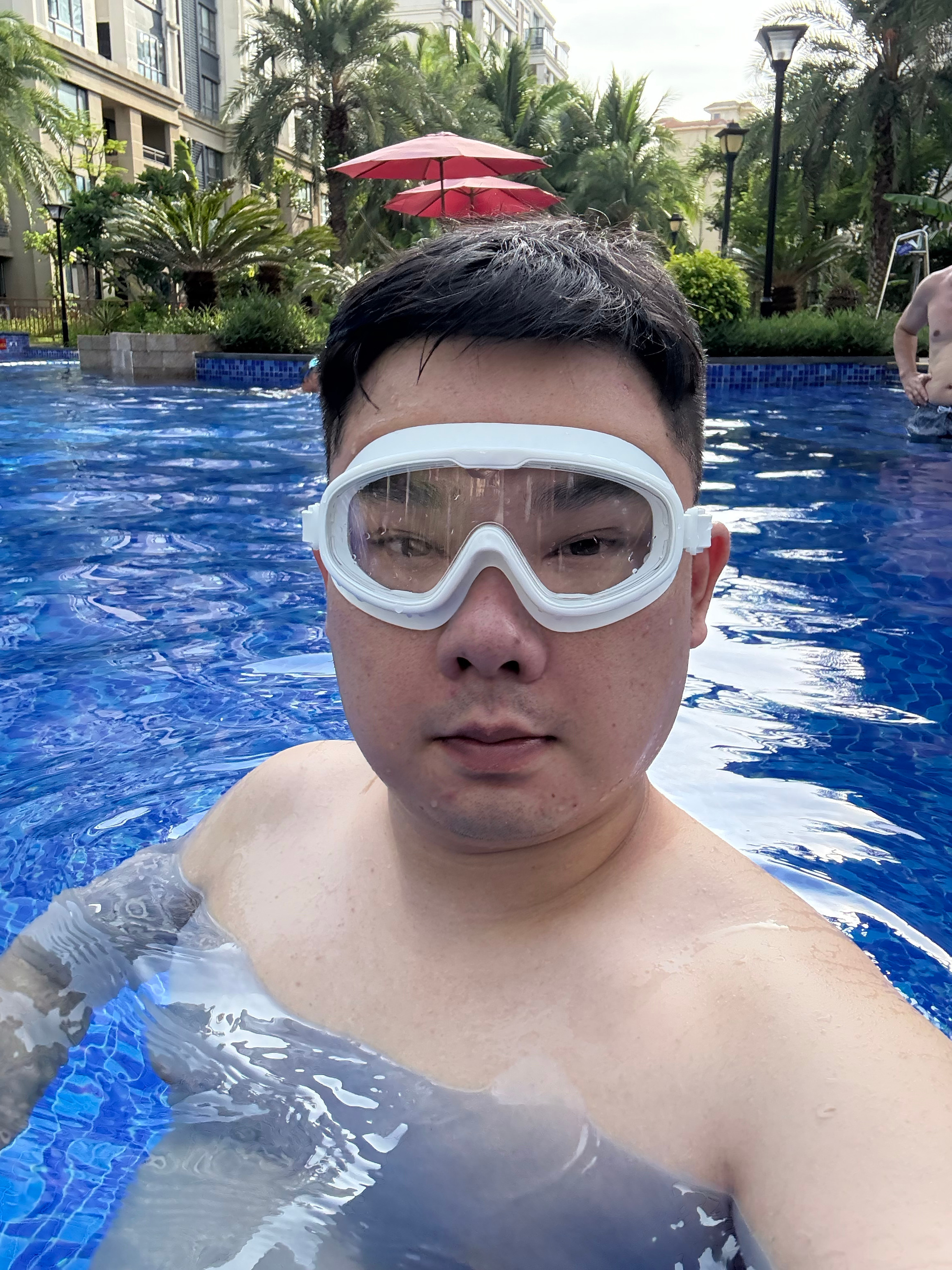 每日两小时游泳。 ​​​