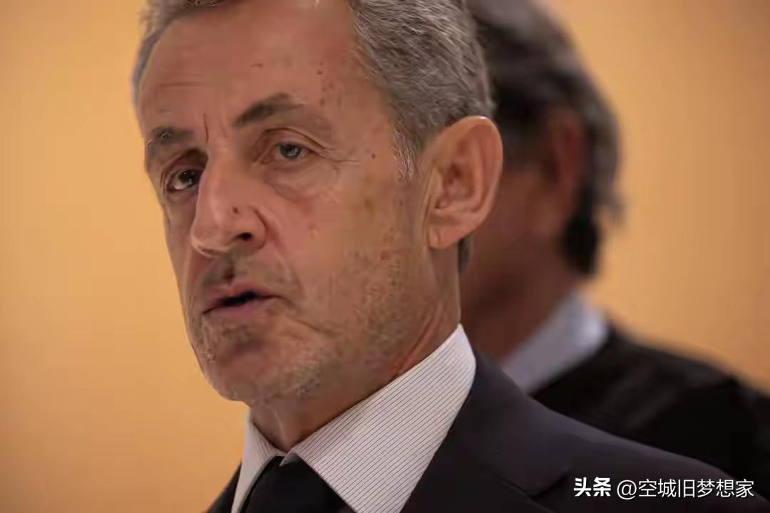 【萨科齐获刑5年，西方金钱政治冰山一角？】
法国前总统萨科齐因非法收受卡扎菲政治