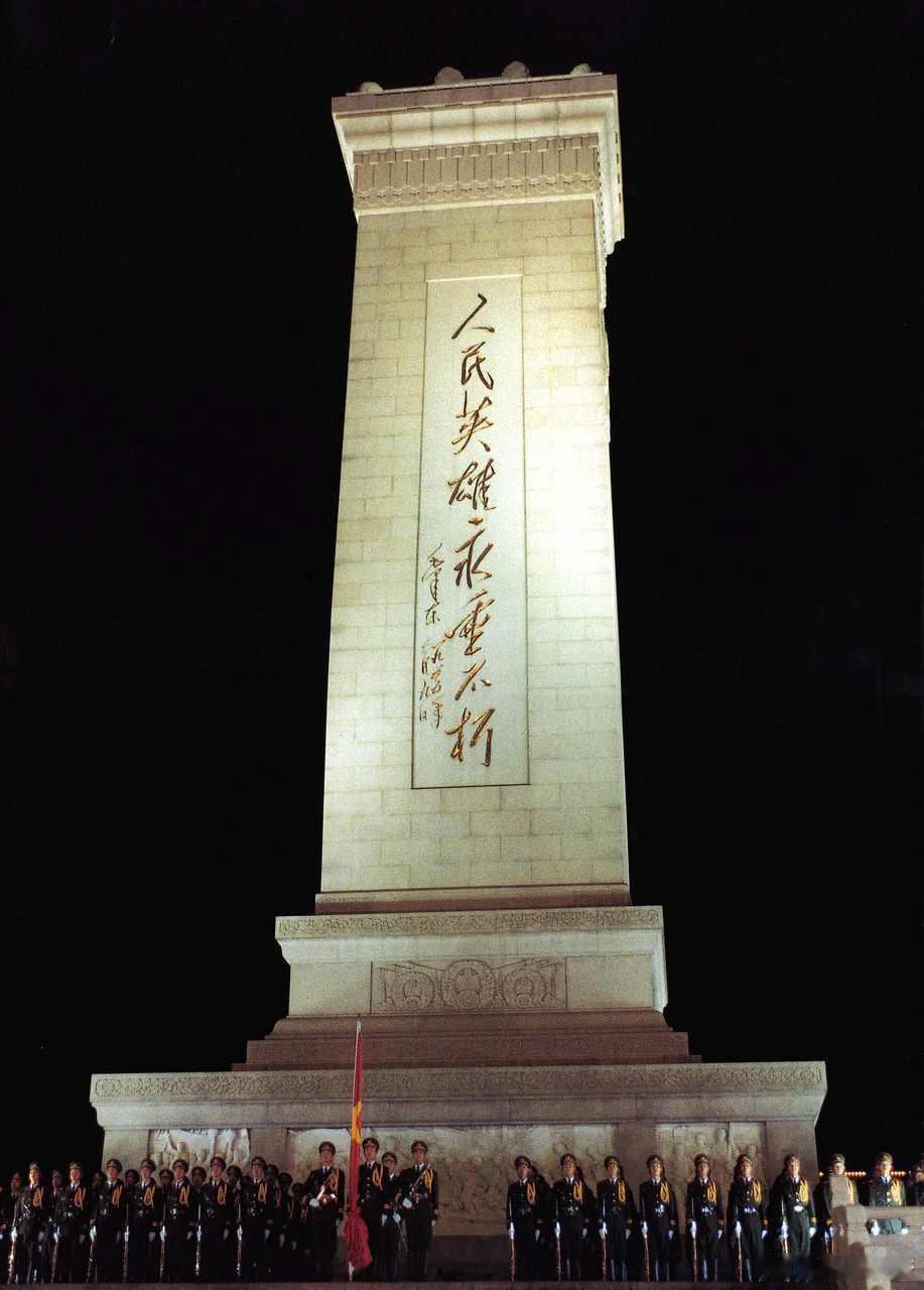 烈士陵园前的流量狂欢：一场亵渎神圣的精致利己主义表演。老兵时评  最近，发现许多