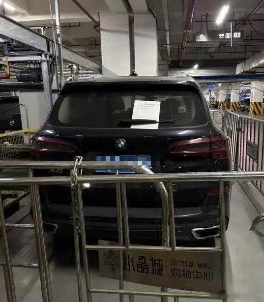 宝马停商场8101小时计费16900元2月2日，安徽牌照宝马在杭州水晶城地下车库