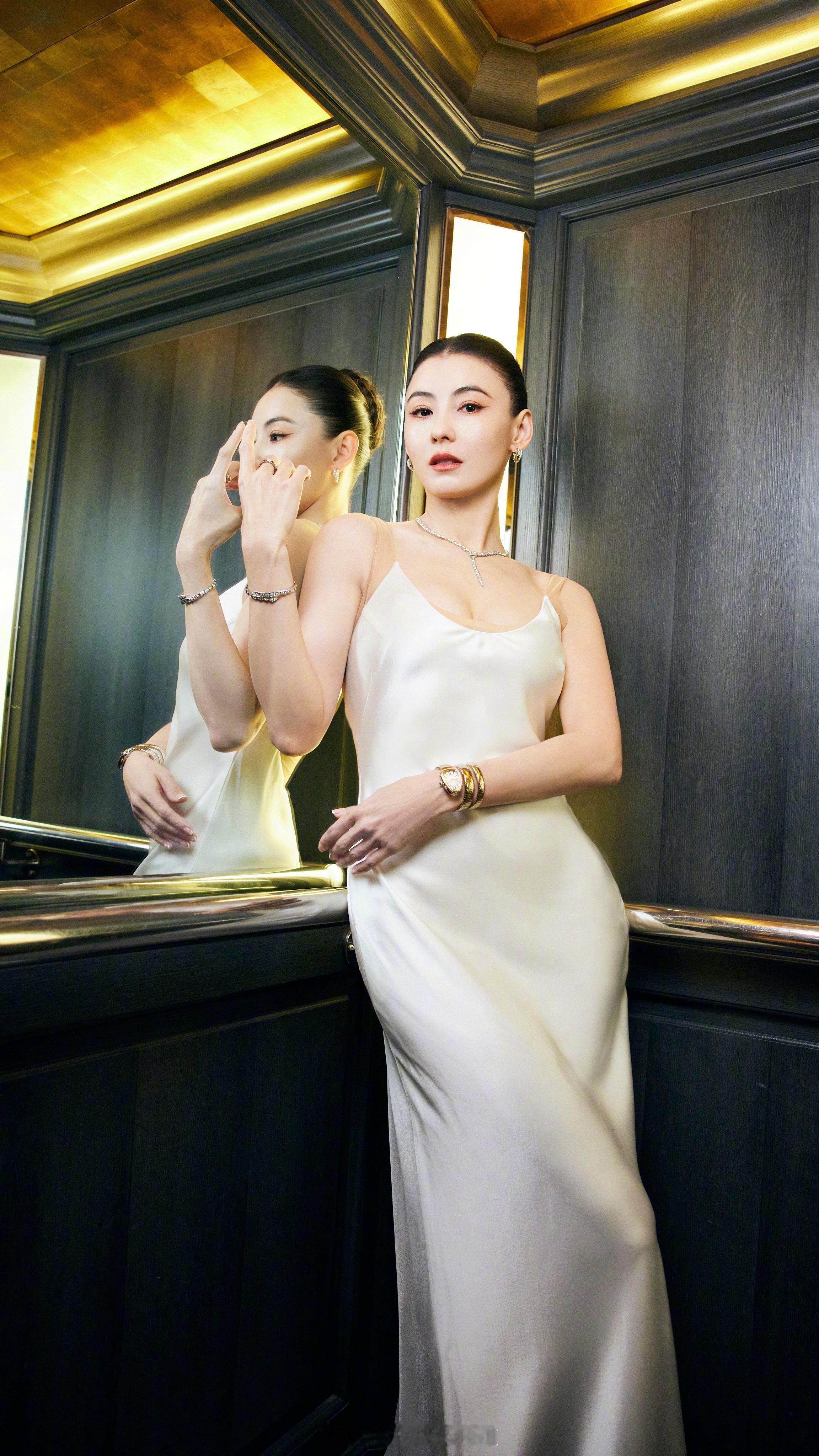 张柏芝高级感穿搭 