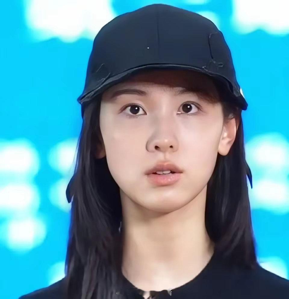 陈都灵素颜照，颜值如何？ ​ ​​​