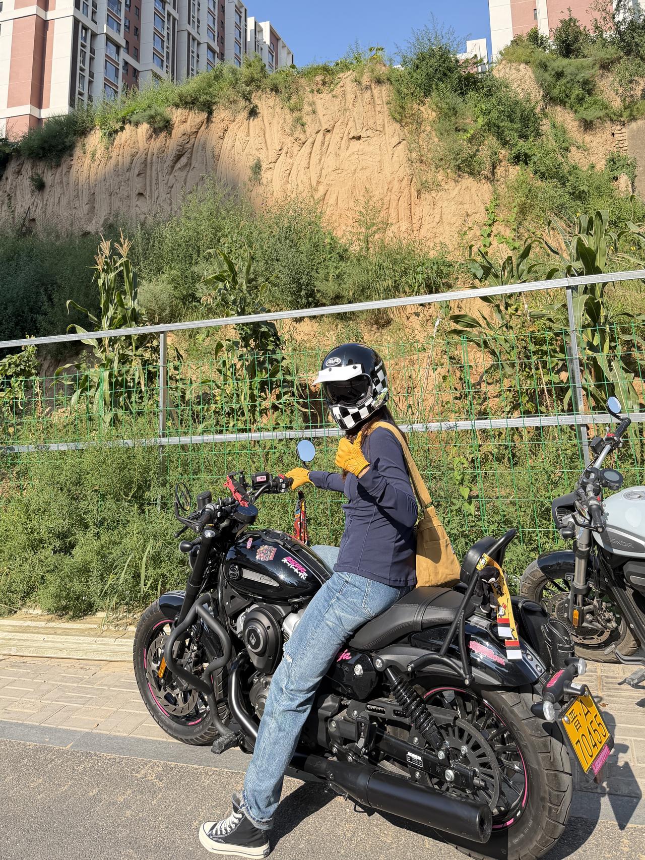 不被标签定义，骑自己喜欢的车，走自己想走的路。
骑行，取悦自己就够了。
你们说是