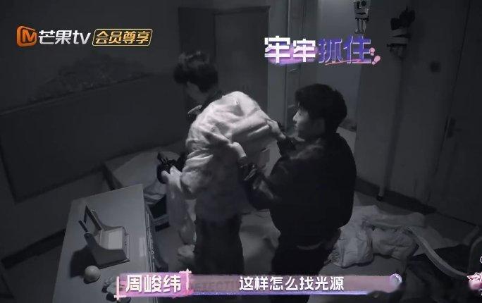 火树全自动人形挂件 给火树吓到不会走路了哈哈 