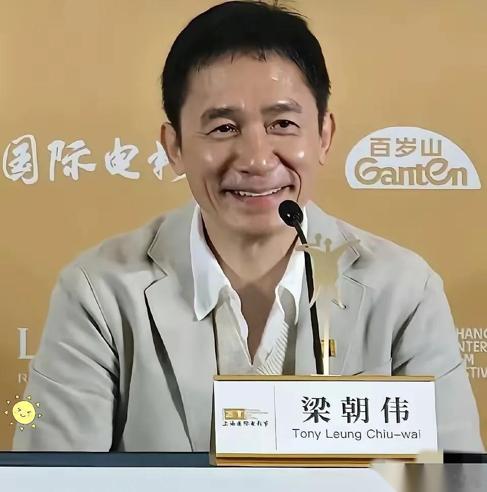 梁朝伟要拍短剧了？ 上海电影节现场，身为金爵奖评委会主席的梁朝伟，谈及短剧的发言