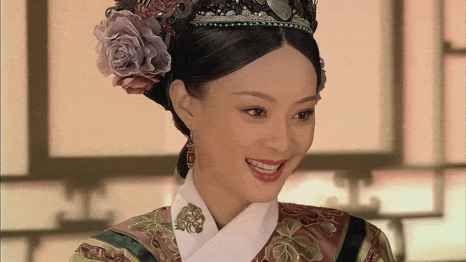 一瓯春这段梦回甄嬛传  妈呀，夫人房里那一摞摞抄的镇魂咒，镜头扫过去我后背发凉，