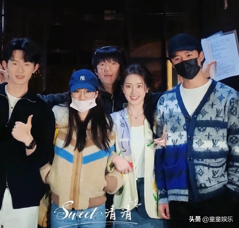 刚下飞机行李箱都没扔，自己剧组的门牌号都没看，王皓祯直接一头扎进郭宇欣的片场。