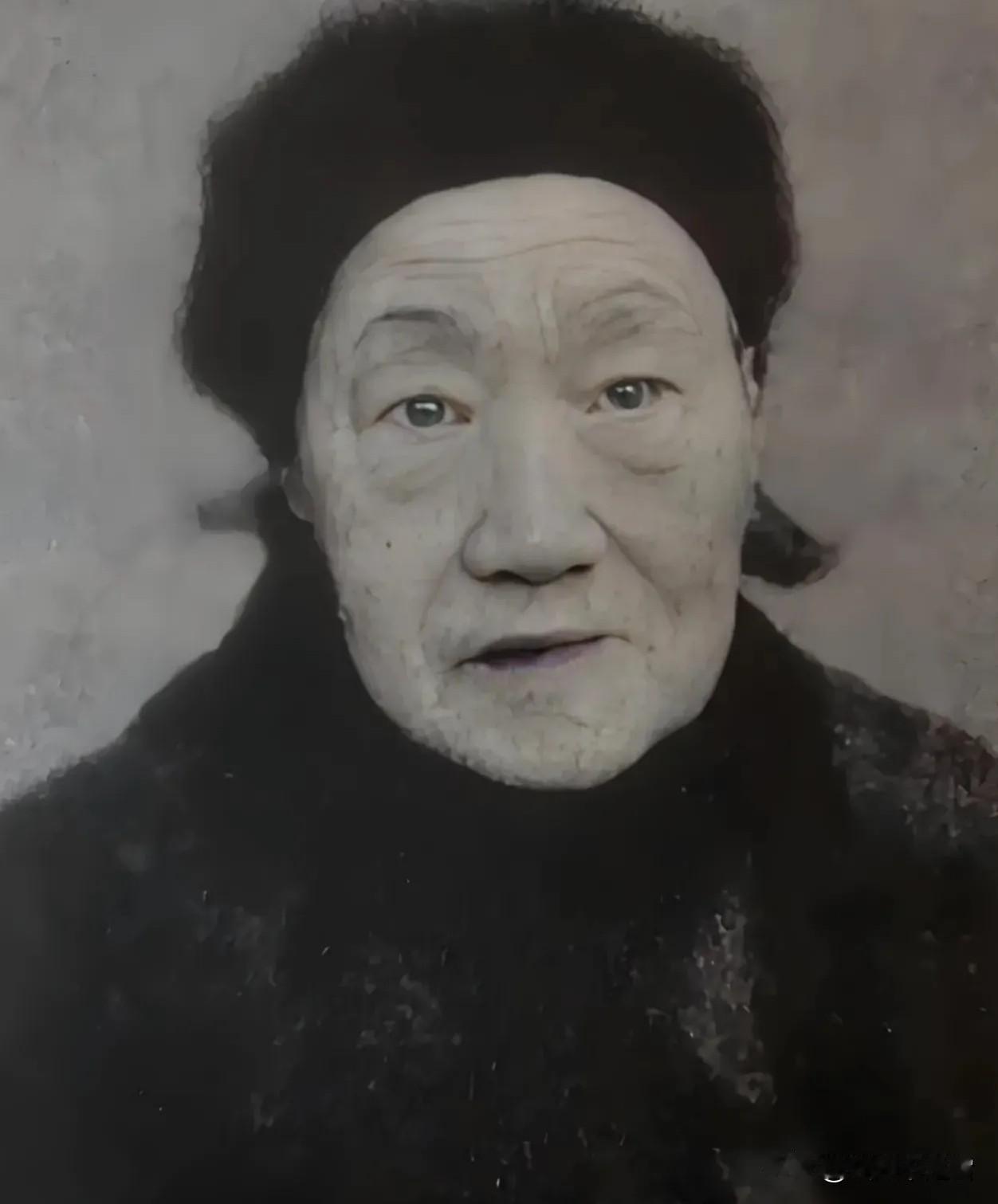 杨开慧牺牲后，是谁冒着杀头风险为她收殓遗体？是年仅19岁的普通女子郑家娟。

她