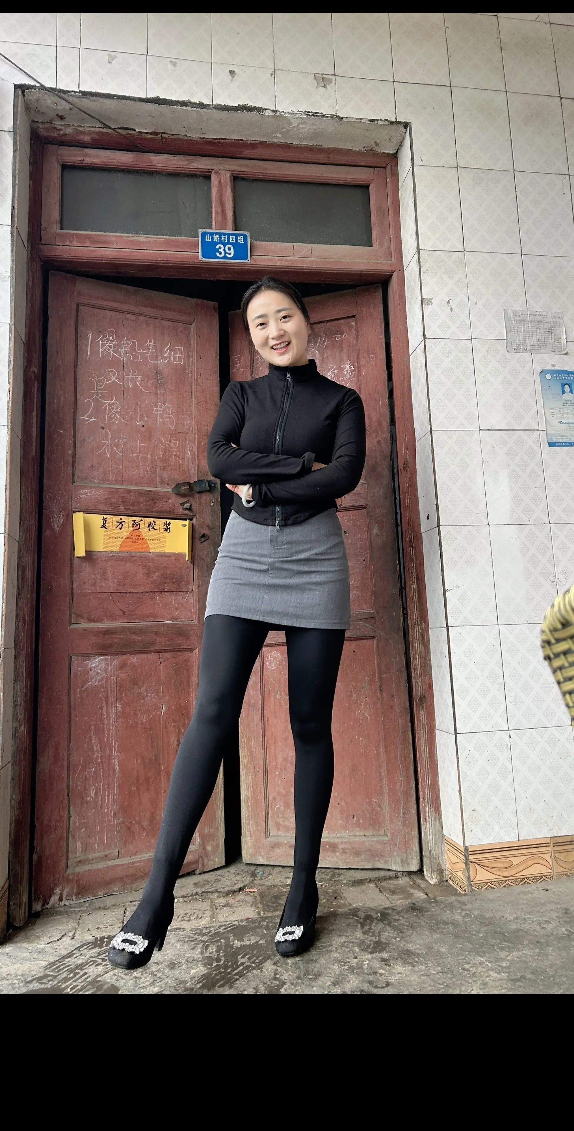 提着昨日种种艰辛万苦，向明天换一些美满和幸福