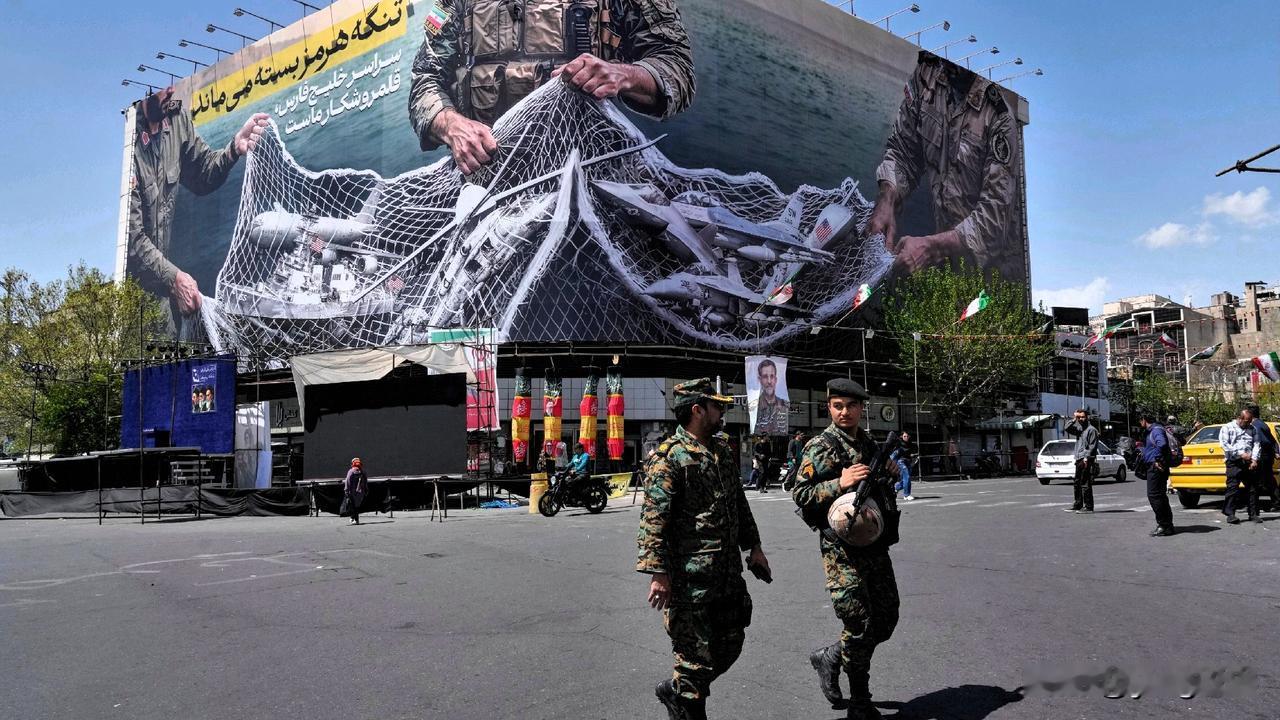 美国和伊朗在霍尔木兹海峡问题上陷入僵局

资料图：2026年4月5日，星期日，在