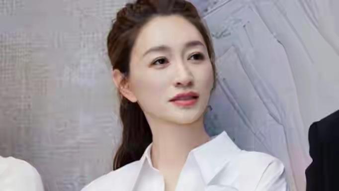 《梦一场》拿841分引争议：李小冉钢琴弹唱舞台凭啥成意难平 