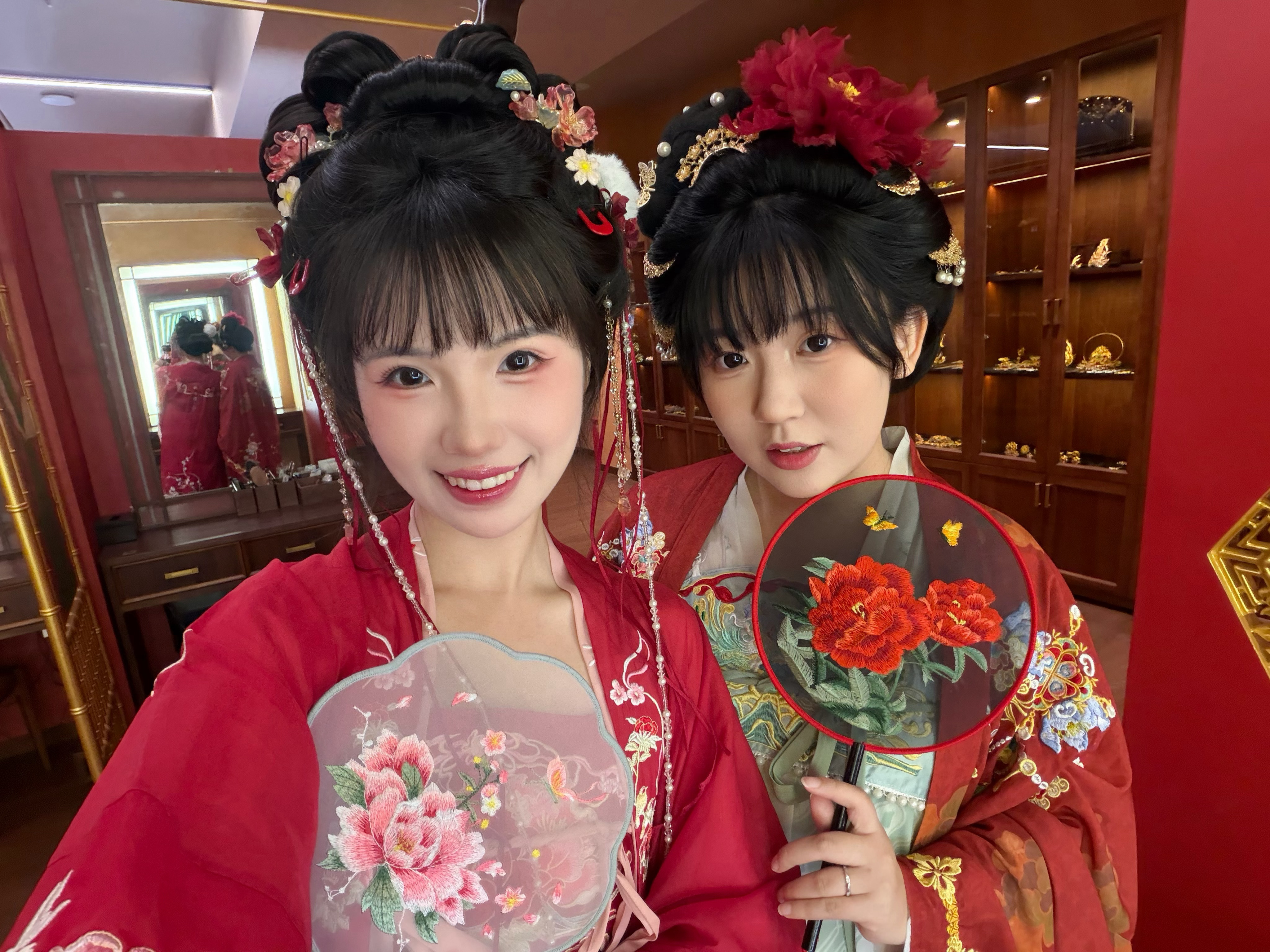 恭喜你们猜对啦！跟漠漠去感受了一次昏君的快乐