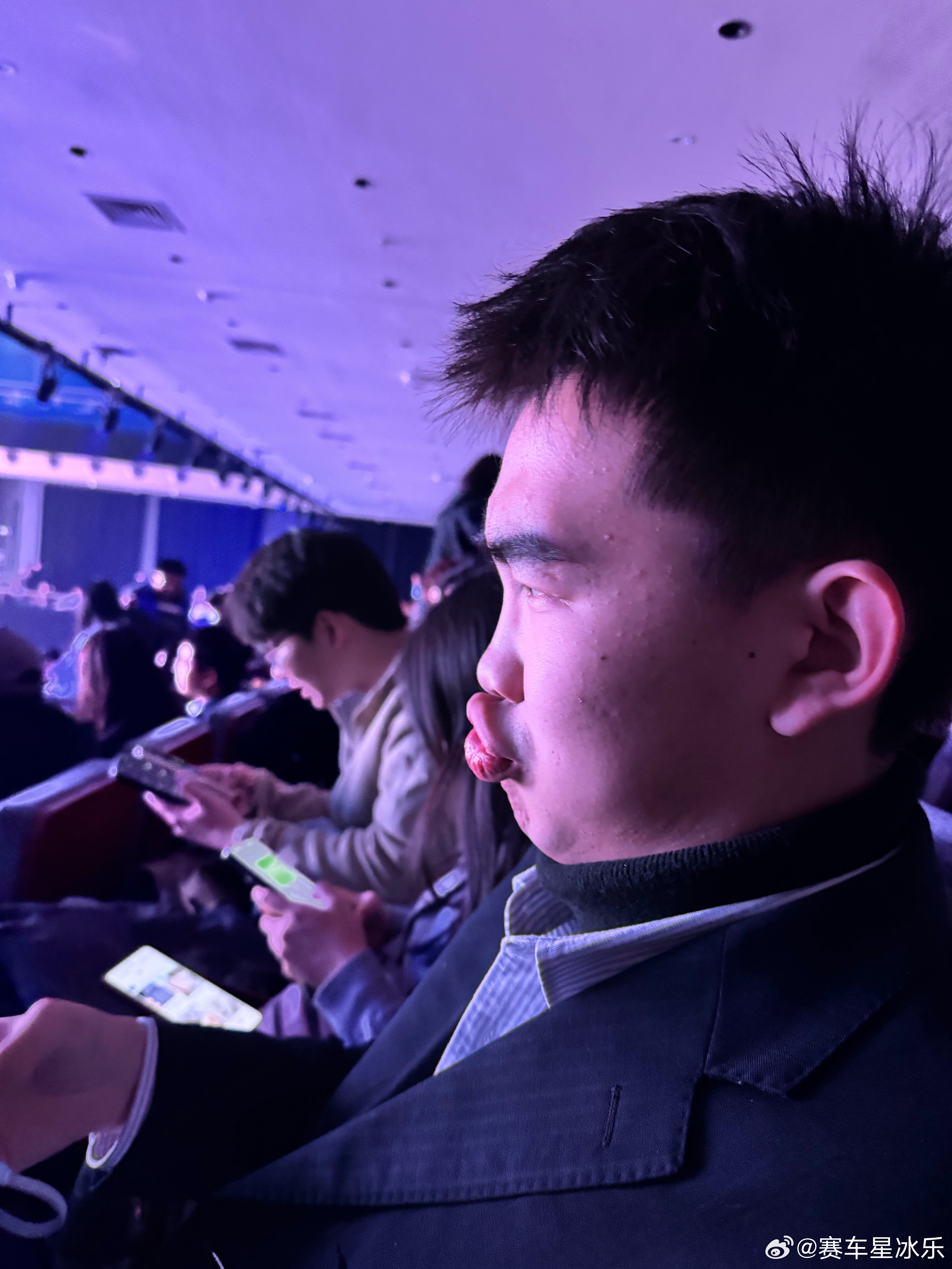 妙总看发布会的时候一直不太高兴的样子，不知道为啥 