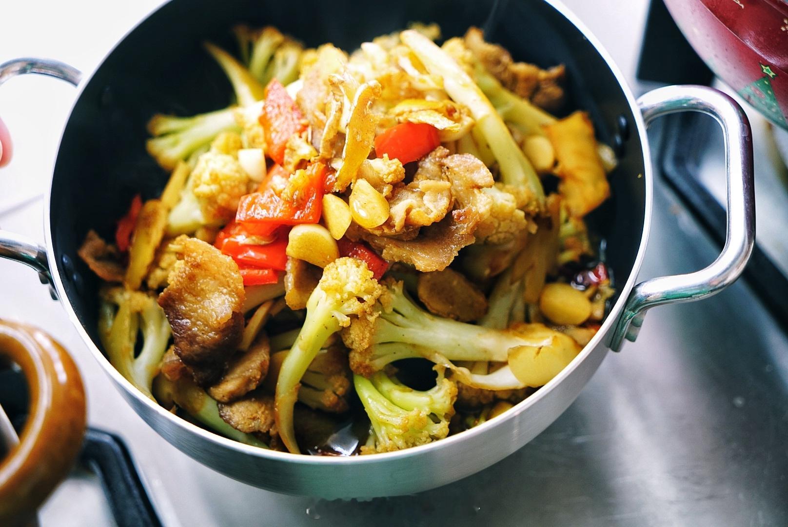 好好吃饭🍚干锅花菜贻贝烧丝瓜当归排骨藕汤 ​​​