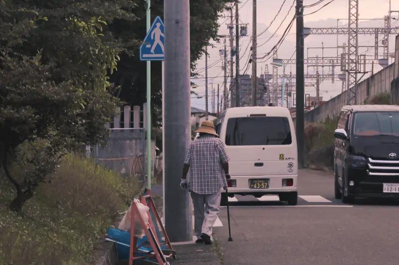 日本老人咬人被捕后短时间内死亡 日本老人咬人被捕后短时间内死亡这事儿，还挺让人唏