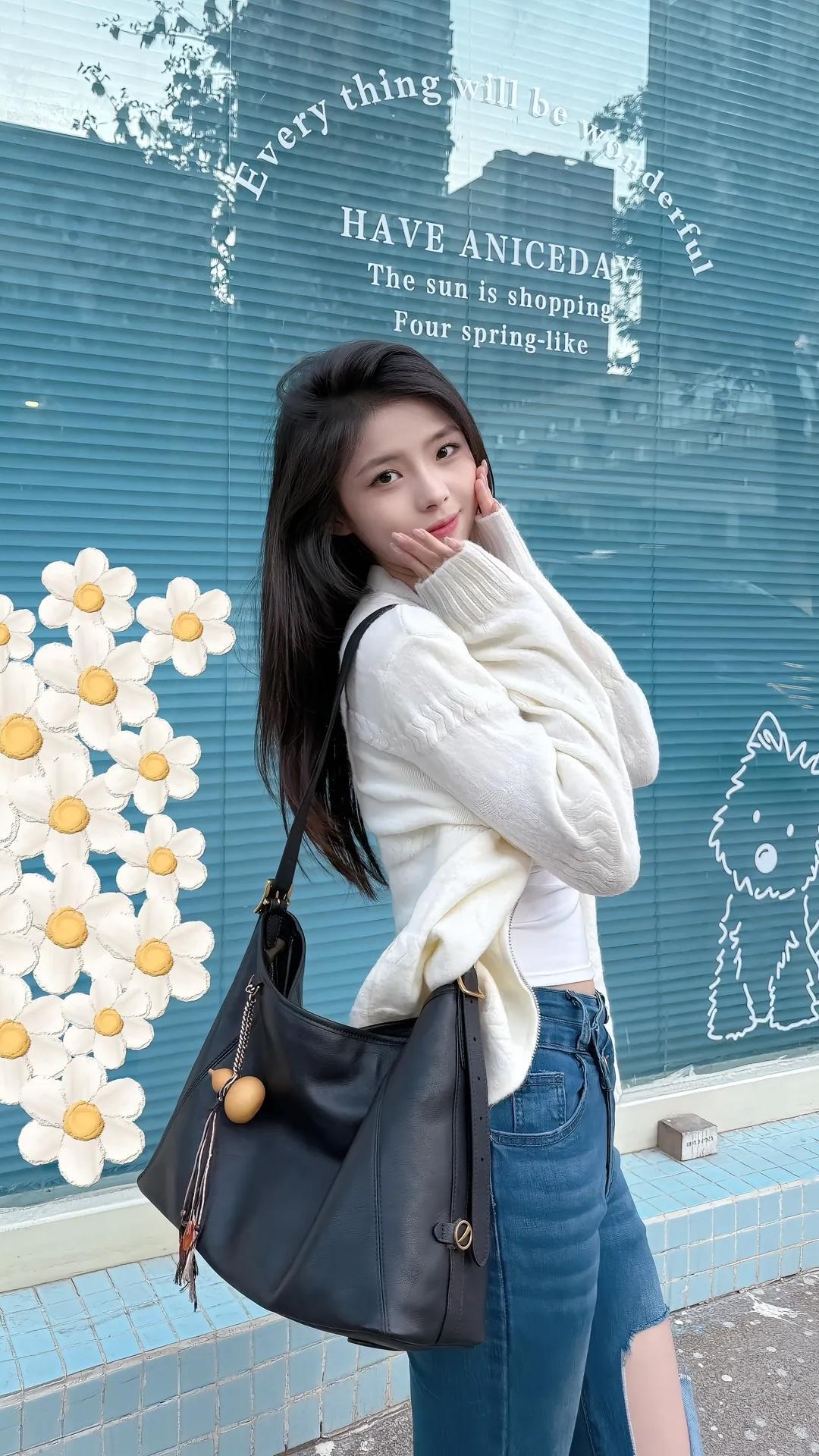 爱一个人是藏不住的，但是爱两个人你可要藏好了！在你眼里，什么样的女人最漂亮 发一