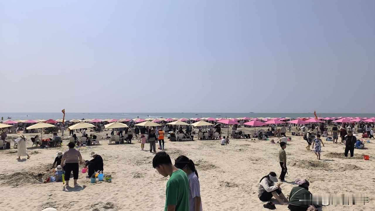 广西人让外省的朋友看了都羡慕，居然比他们多出了四天的假期。各地文旅开始呼唤广西的