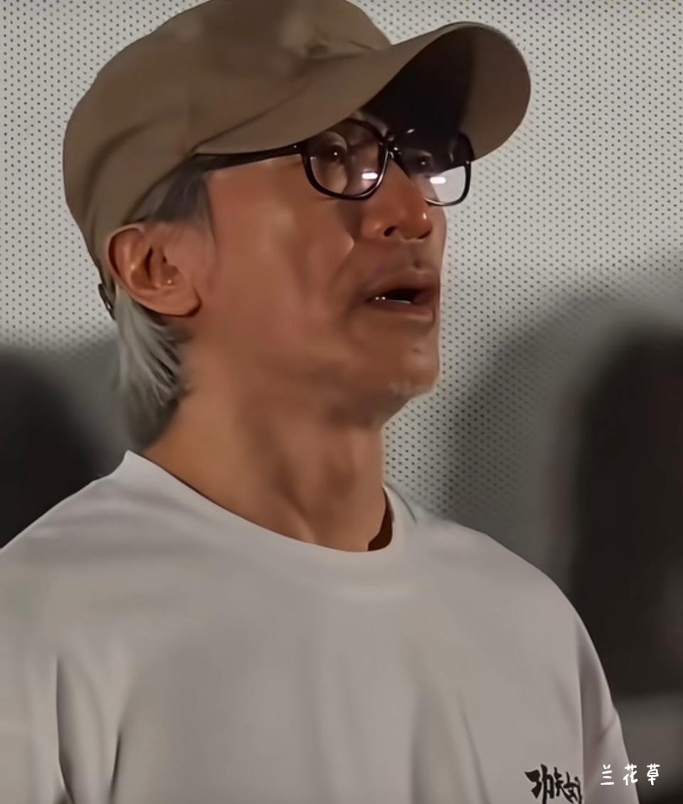 周星驰，难抑满腔的赤子之心。
喜欢周星驰，从他的《长江七号》开始。
