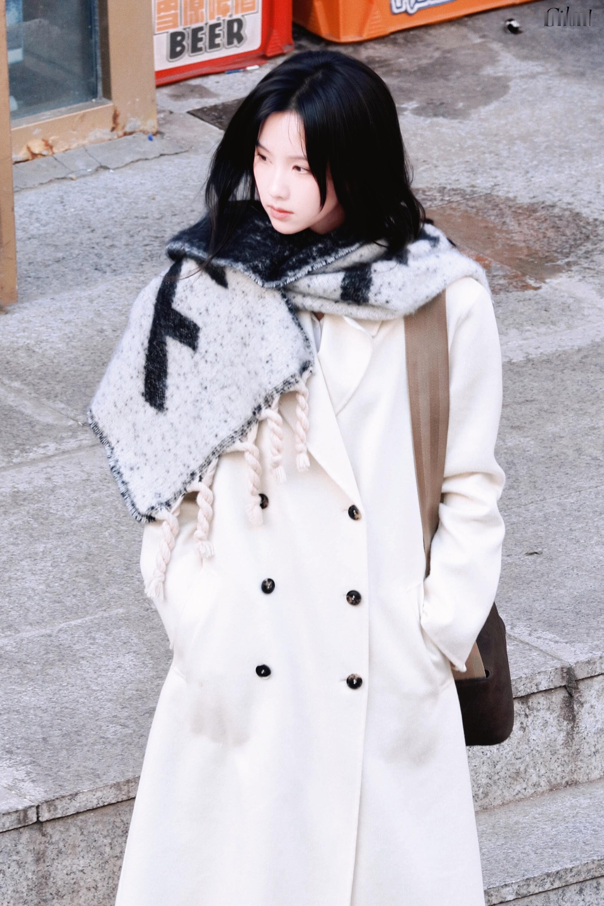 陈都灵我连心疼你都有时差了  从校花到独当一面的大女主，陈都灵的光环背后是入侵与