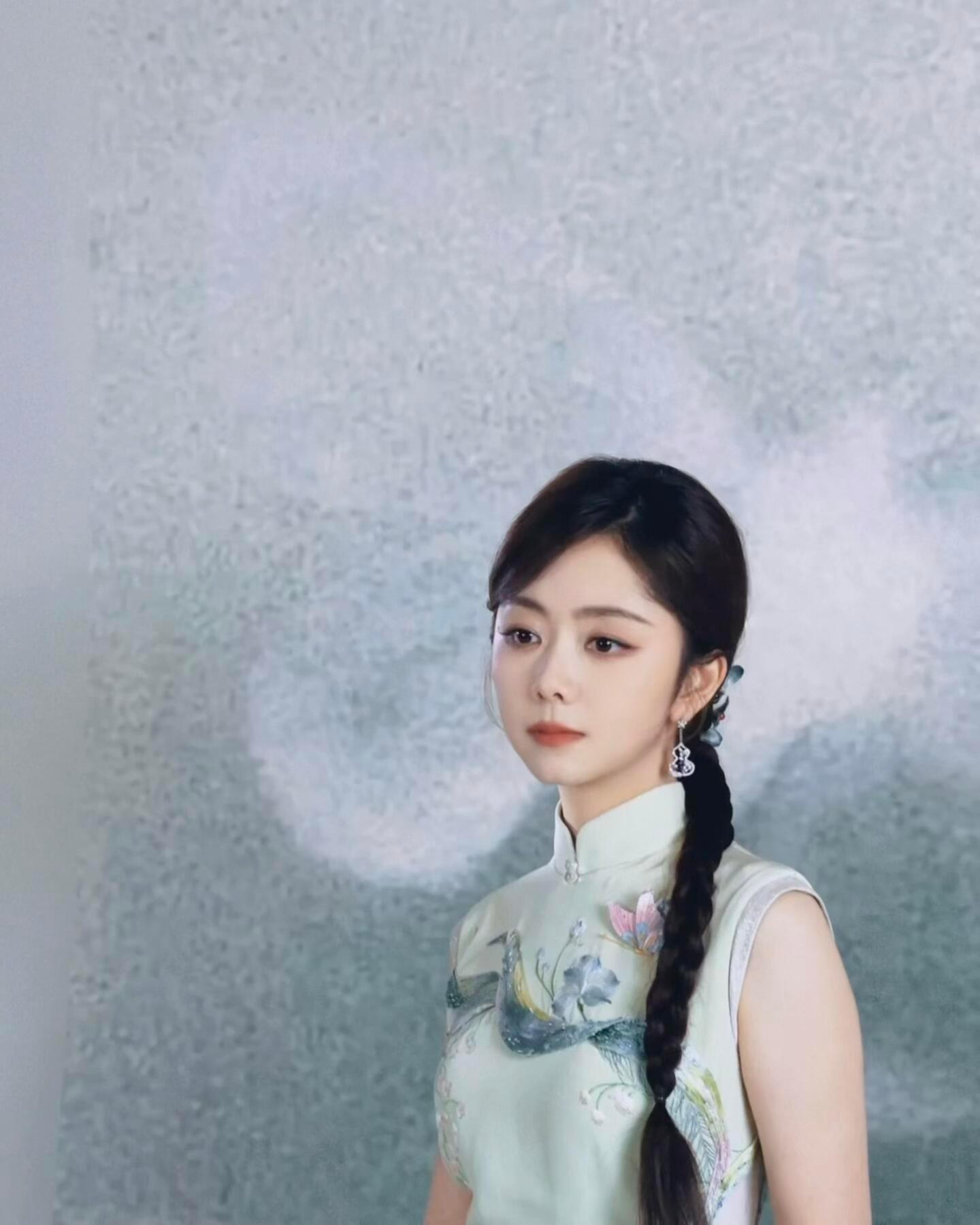 央视镜头下的谭松韵好美 2026.06.21 工作室📕我将用最直白最不绕弯子的