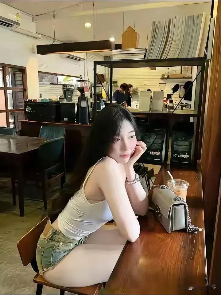 健身的尽头，是养生； 养生的尽头，是少动；人的尽头是不动；[泣不成声]