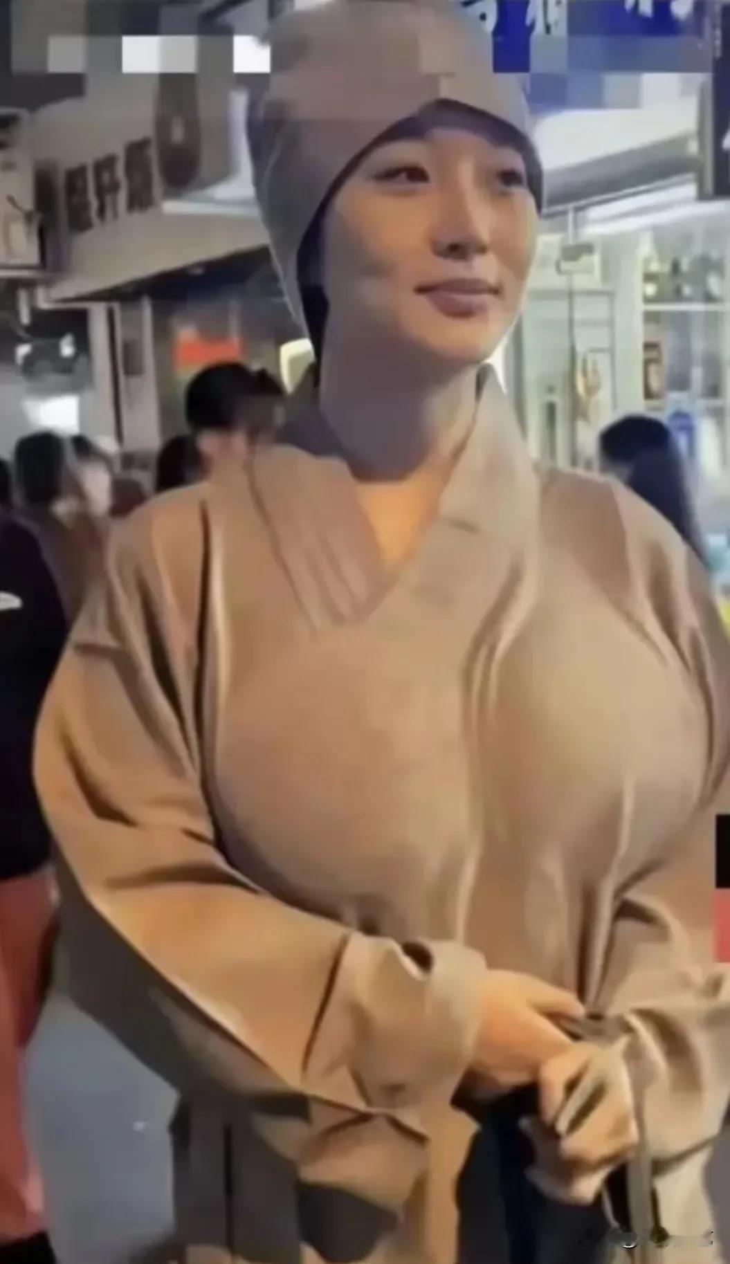 这个尼姑颜值不输高圆圆

一个是倾国倾城的表演艺术家

一个是尼姑庵的得道“大德