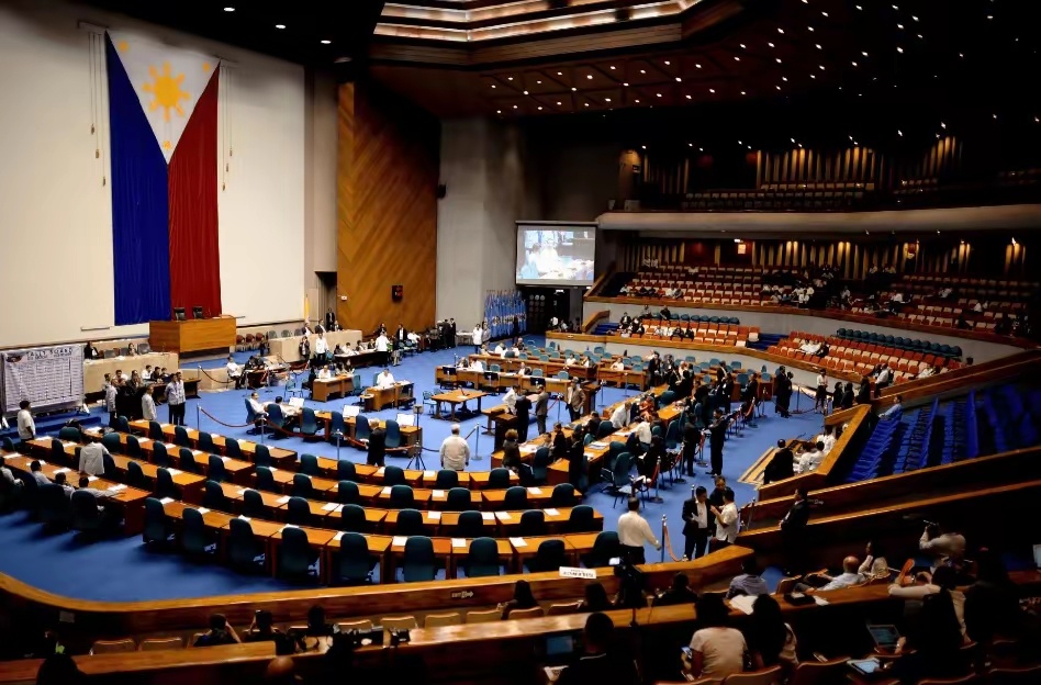 菲律宾通过85号决议，向中国索赔3960亿。 