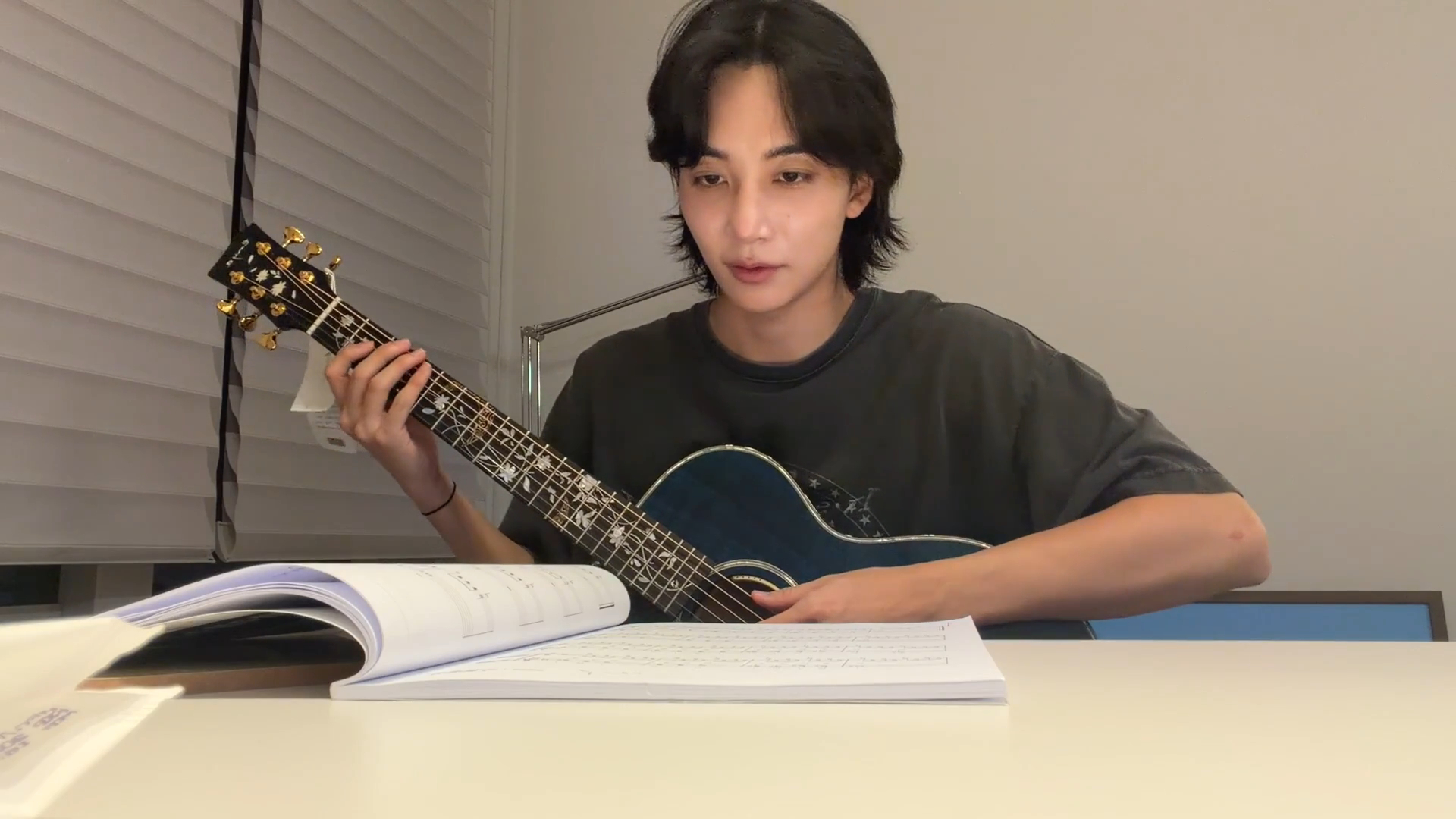 累了就中途打车走了不想学了就准备拿去退货了（有吊牌版） 我老哥是一本摊开的书 ​