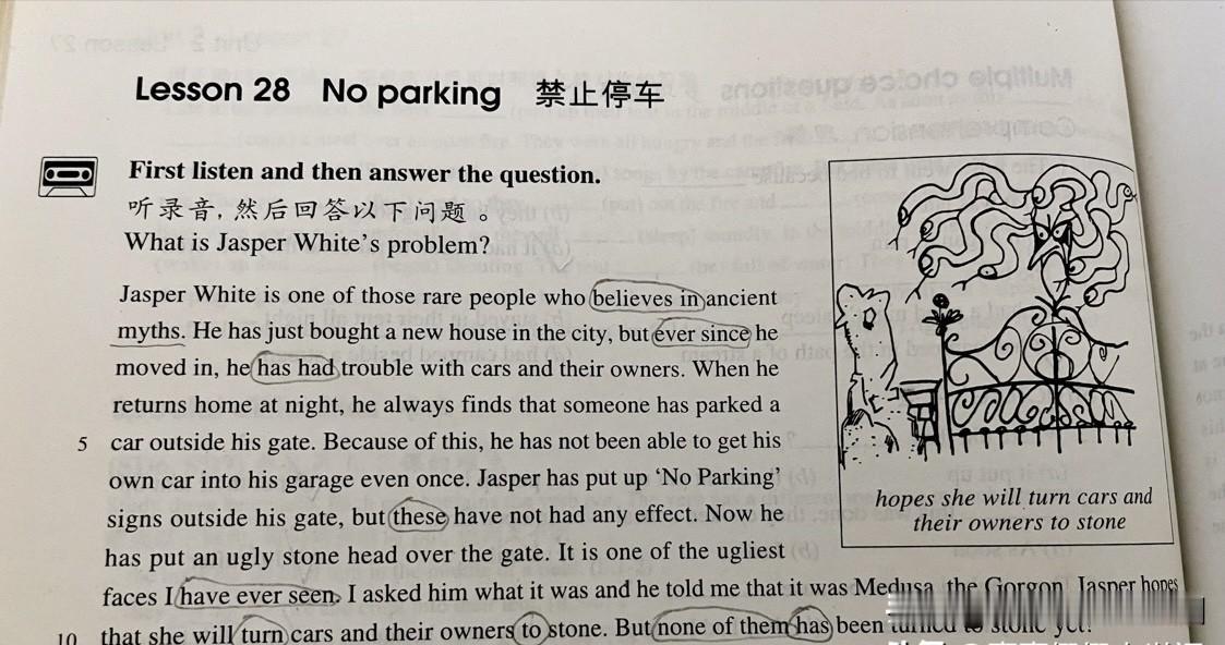 《新概念英语》第2册特别适合背诵法学习。原因之一：每一课都是一个短小精悍的小故事