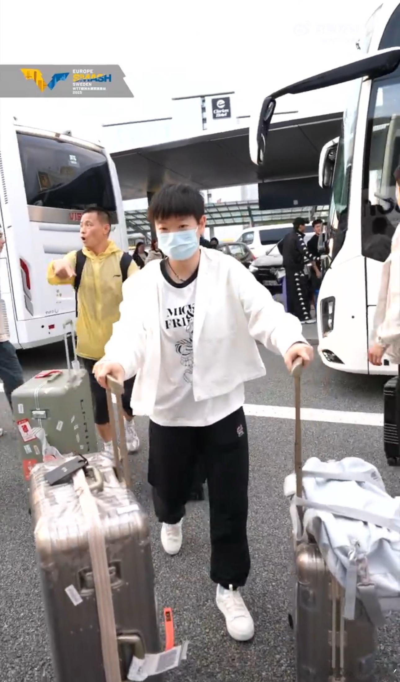 女乒马尔默机场到达OOTD马尔默已经进入秋天了（15℃-25℃） ​​​